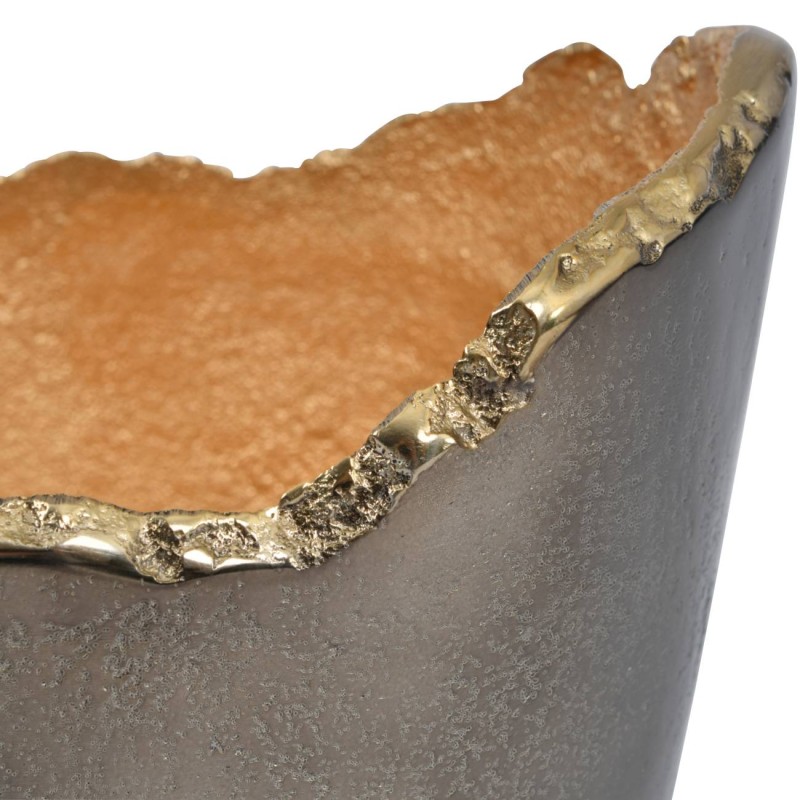 Belgravia M vase measuring 22 × 18.5 × 22 cm