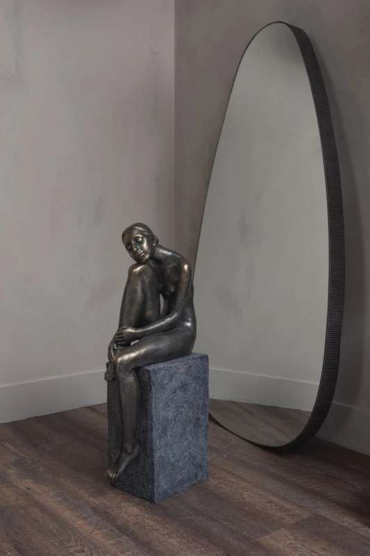 Portland Thinking woman sculpture 75 cm