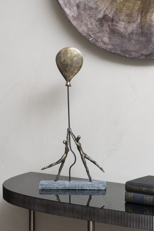 Balloon figurative sculpture 55cm with two figures and balloon