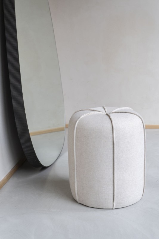 Taupe Caroline Pouf 37x43 cm decorative button and piping