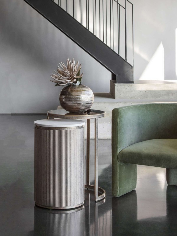 Dwa stoliki boczne Primrose 46x82 cm marmur szkło antyczne złoto