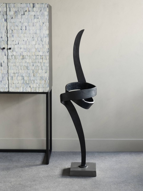 Contemporary Aluminum Floor Sculpture - Eccleston 128 cm in Black