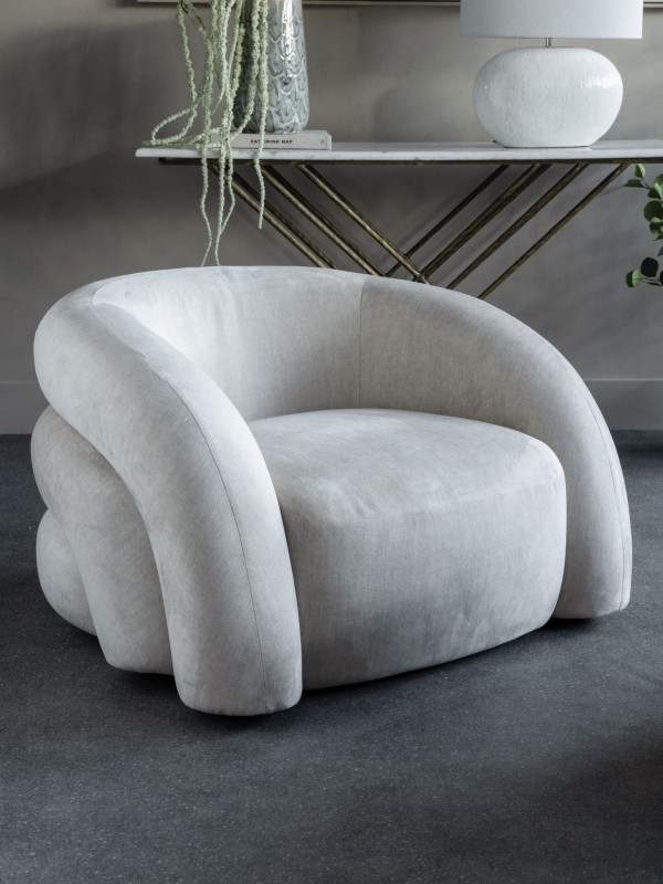 Belgrave Cream Armchair – Cosy Designer Armchair for the Living Room