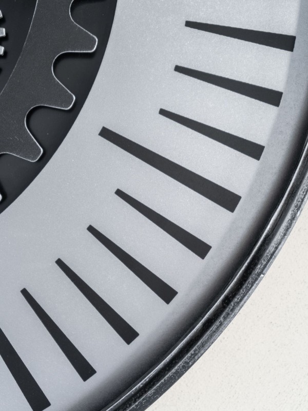 Ennismore Silver 100 cm large silver wall clock Moving Cogs