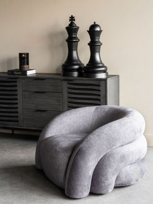 Black King Chess Piece Sculpture – 68 cm