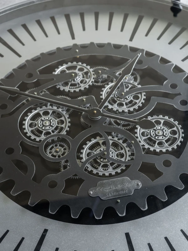 Clear glass top on the Clock Black coffee table