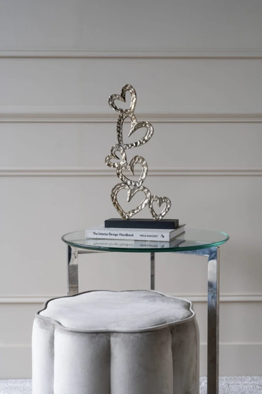Silver aluminium hearts on a black wooden base