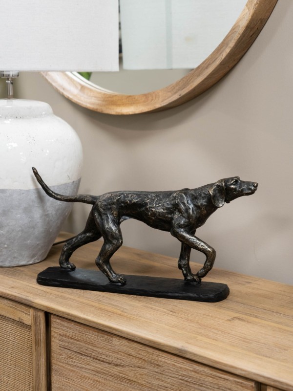 Hunter hunting dog sculpture measuring 50 cm long