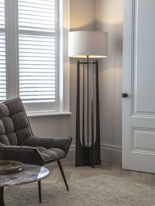 Linton Black lamp with hand-hammered base