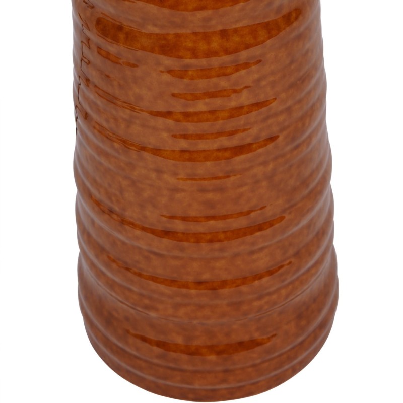 Close-up of the textured Bremner ceramic base