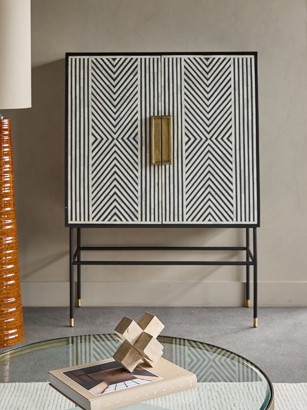 Belize II Inlaid Bar Cabinet 140 cm – Geometric Pattern on Brass Base