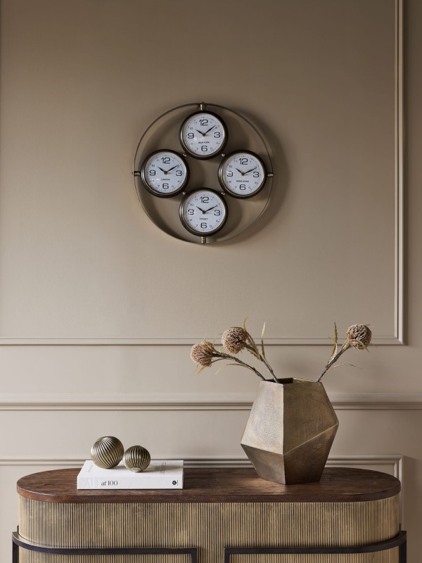 Four city wall clock showing New York London Hong Kong and Sydney