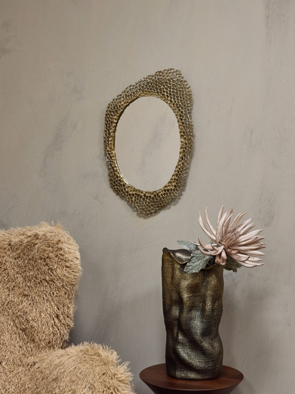 Honey Large mirror 58 cm with a gold aluminium openwork frame, a decorative accent for modern and elegant interiors.