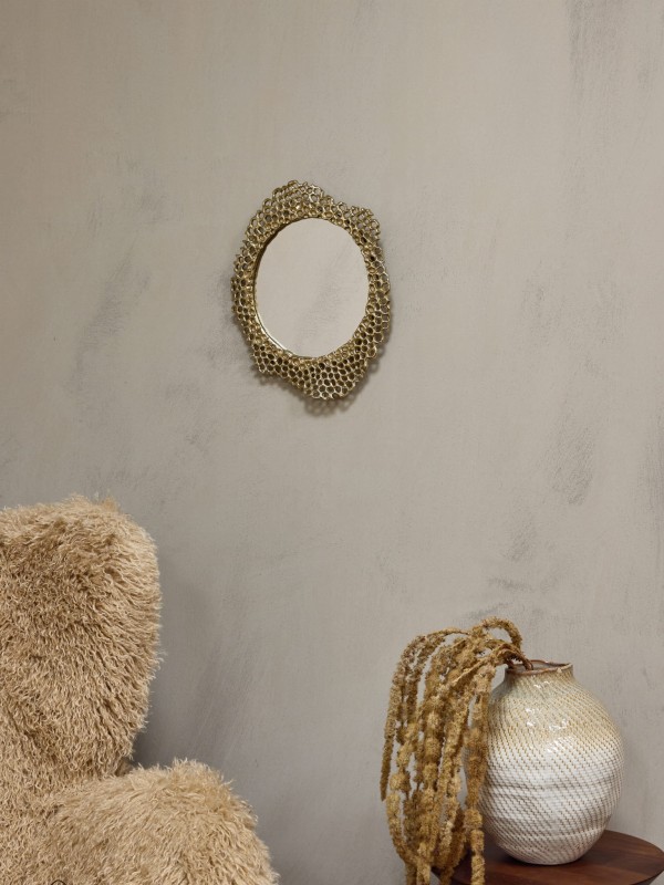 Honey Small mirror, 40 cm, with an elegant gold aluminium openwork frame inspired by honeycomb patterns.