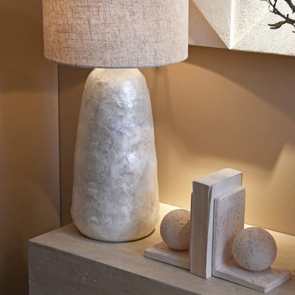 Cream resin bookends measuring 17 cm high