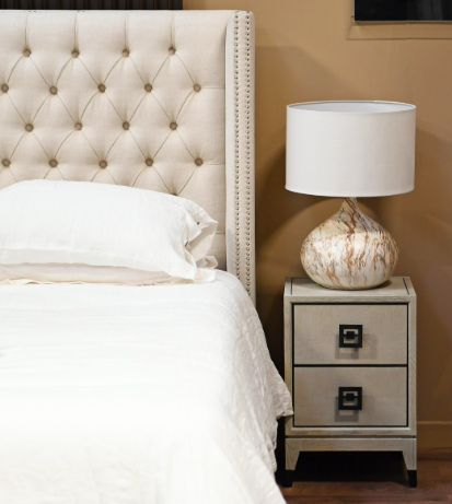 Szafka nocna Light Oak 62 cm jasny dąb czarne detale dwie szuflady