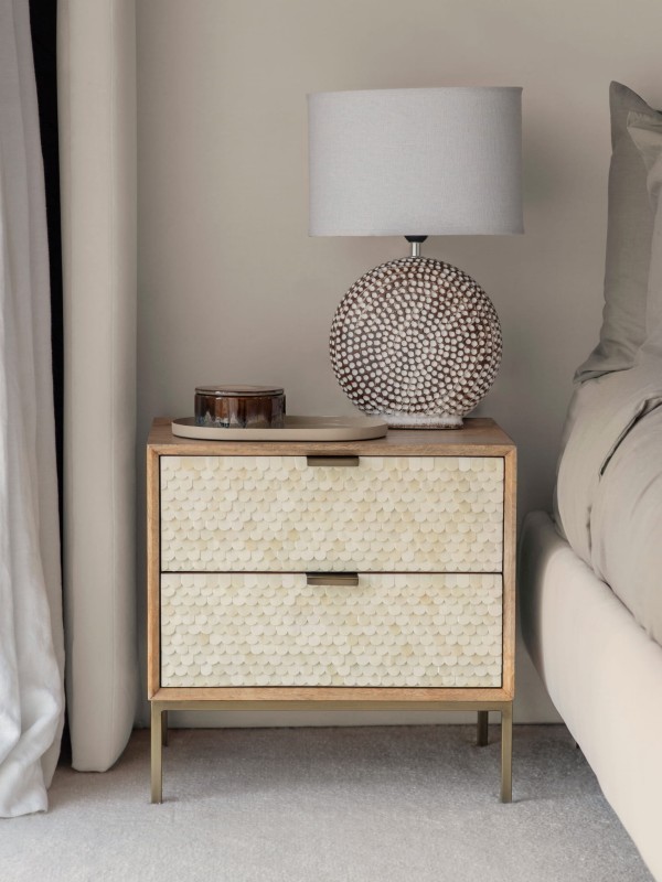Chesham bedside table 50 cm – a wooden nightstand with drawers and decorative fronts, combining elegant design with practical storage for stylish bedroom interiors.