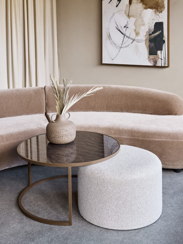 Driftwood coffee table set 80 cm – a round coffee table with matching pouffe, perfect for modern living rooms.