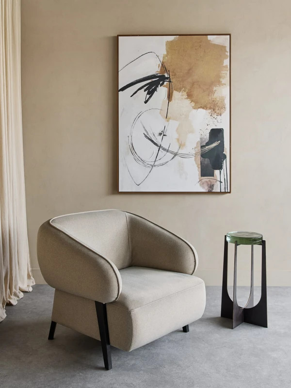 Delia beige velvet armchair – an elegant chair for the living room.