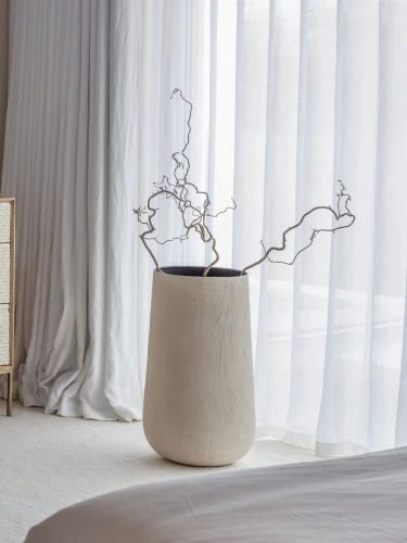 Pale Metal Planter, 68 cm, Light Paper-Mâché Finish