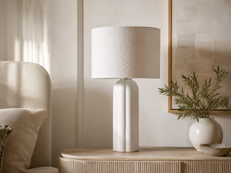 White Boucle table lamp 74 cm with ceramic base