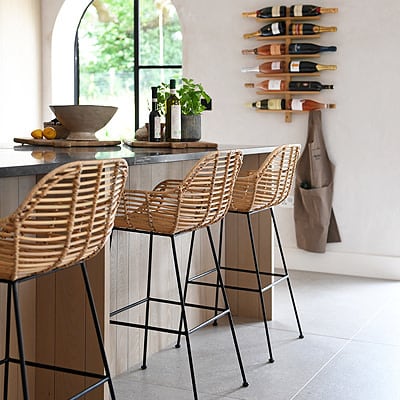 Natural rattan kitchen island stool with backrest and armrests
