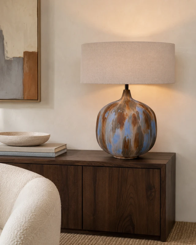 Rounded enamelled iron base of the Bremner table lamp