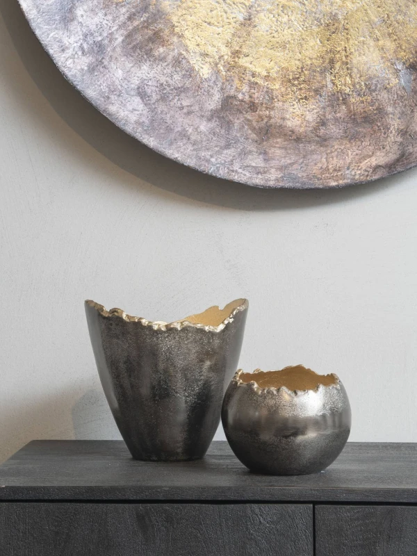 Belgravia M vase with irregular gold rim