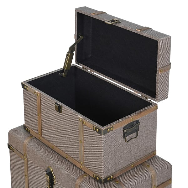 Linen and wood storage trunks for bedroom