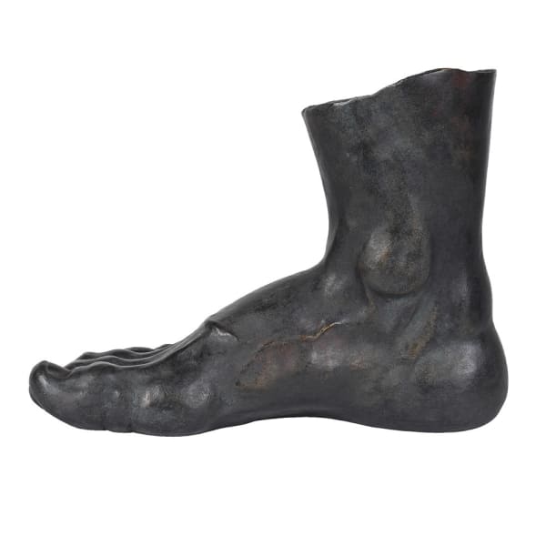 Piede Dark black foot sculpture viewed from the side