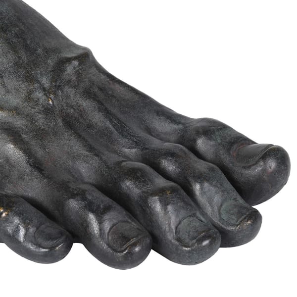 Close-up of the anatomical details on the Piede Dark sculpture