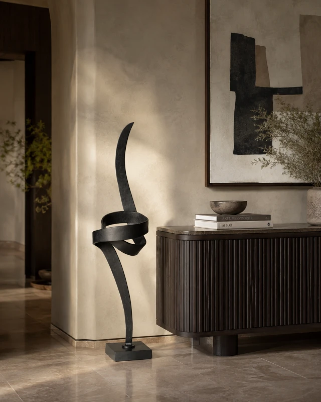Eccleston black floor sculpture 128 cm in aluminium