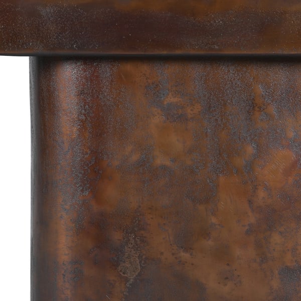 Textured aged bronze finish on the central aluminium pedestal