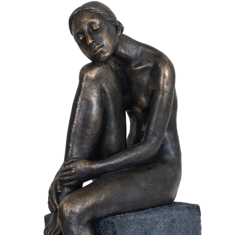 Woman sculpture measuring 31.3 × 19.3 × 75 cm